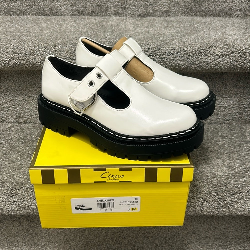 Brand new in box circus Sam Edelman Mary Jane style white shoes